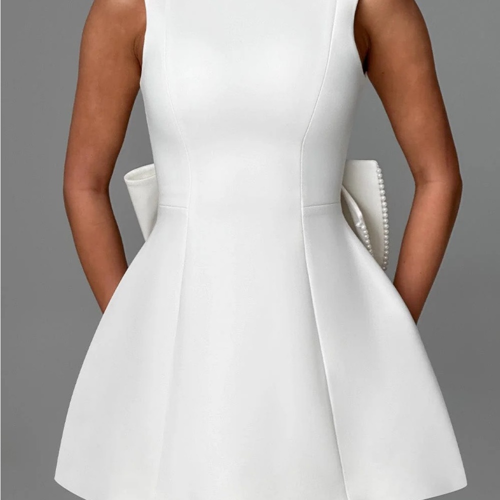 Chic White Sleeveless Mini Dress